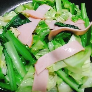 サッパリ⭐春キャベツ　小松菜　ハムの梅酢炒め